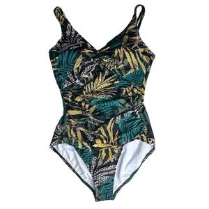 NWT Penbrooke Women’s Tummy Control Swimsuit. Size 16